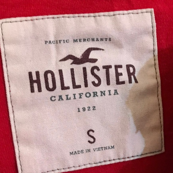 Red shirt - Picture 2 of 4